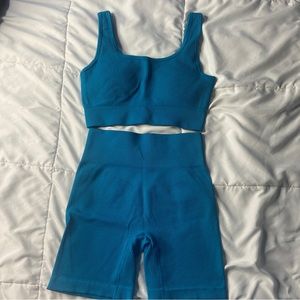 *Sold* Women’s 2 piece workout set